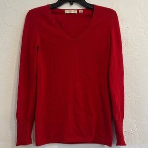 Uniqlo Women's V-Neck Sweater in Vibrant Red